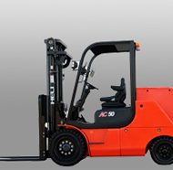 Stivuitor electric cu patru roți 4.0 - 5.0 t