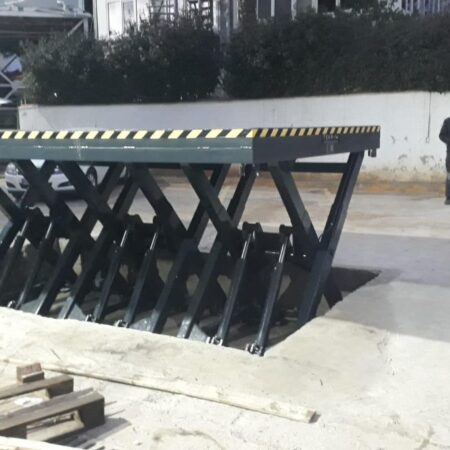 Rampă hidraulică tip foarfecă